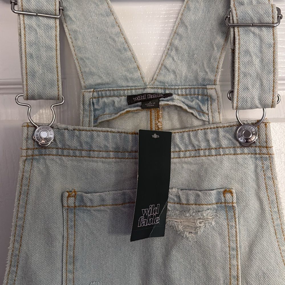 Wild Fable NWT Light Wash Denim Overalls Size S Distressed Adjustable Straps - Picture 8 of 8